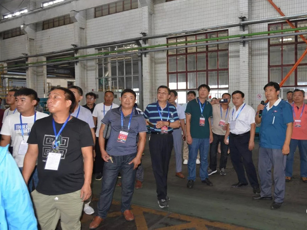 社会公众在平博集团科普基地生产车间旅行学习